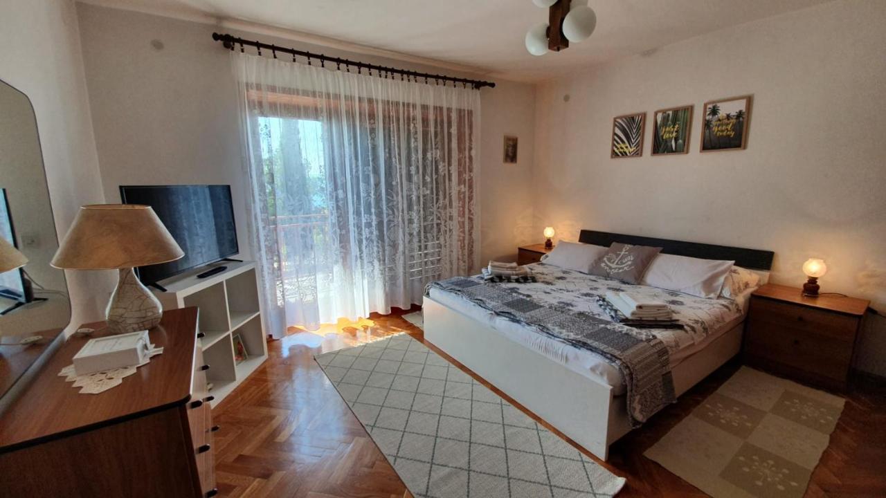 Apartmani Sofia Njivice Ngoại thất bức ảnh