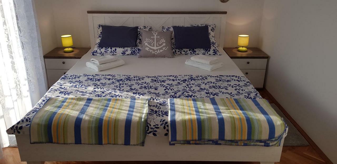 Apartmani Sofia Njivice Ngoại thất bức ảnh
